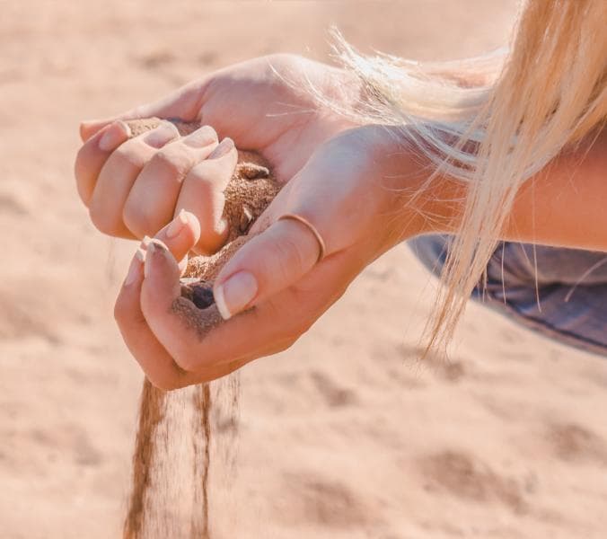 hand sand girl